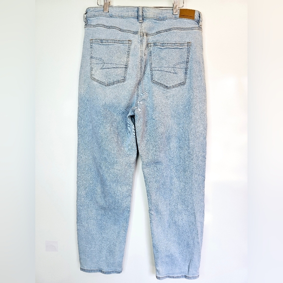 American Eagle 14 High Rise Mom Jeans Straight Leg Light Wash Denim Pant… - Picture 5 of 9